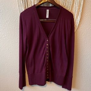 Women’s Snap Button Cardigan. Size XL. Plum color.